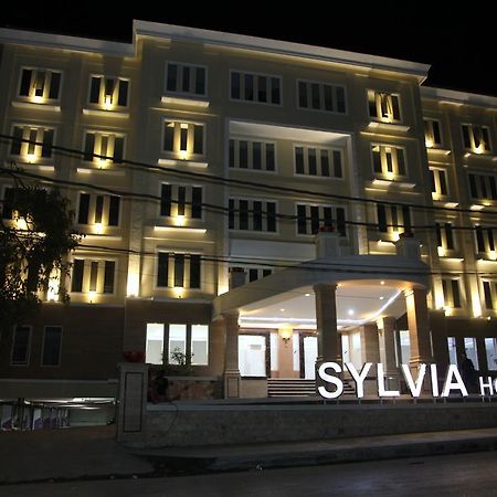 Sylvia Hotel Premier Kupang Kupang  Exteriör bild