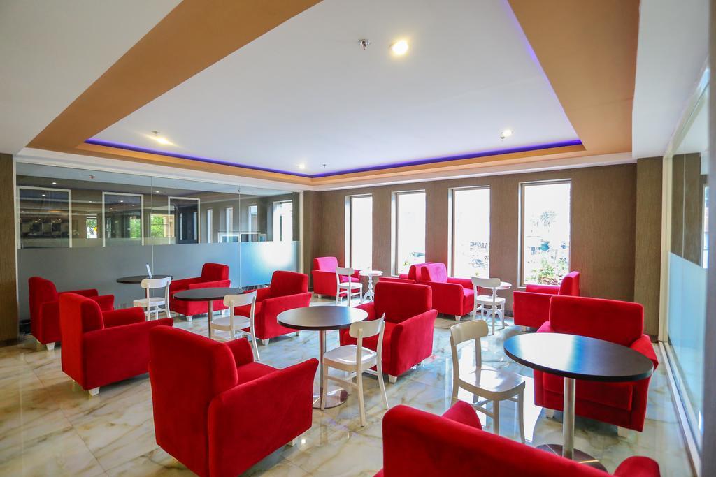 Sylvia Hotel Premier Kupang Kupang  Exteriör bild