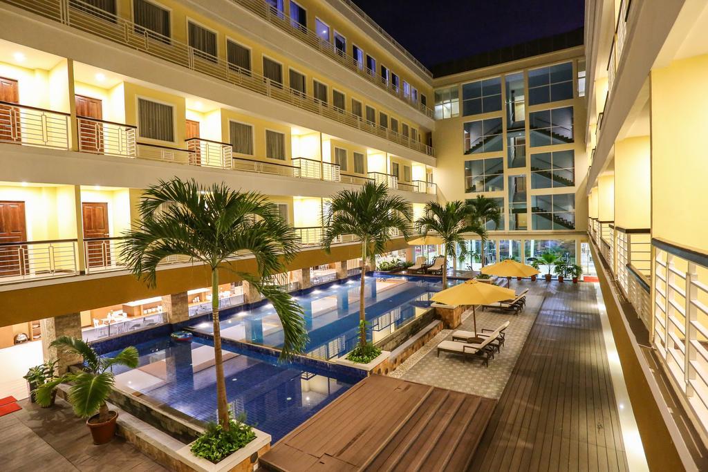 Sylvia Hotel Premier Kupang Kupang  Exteriör bild