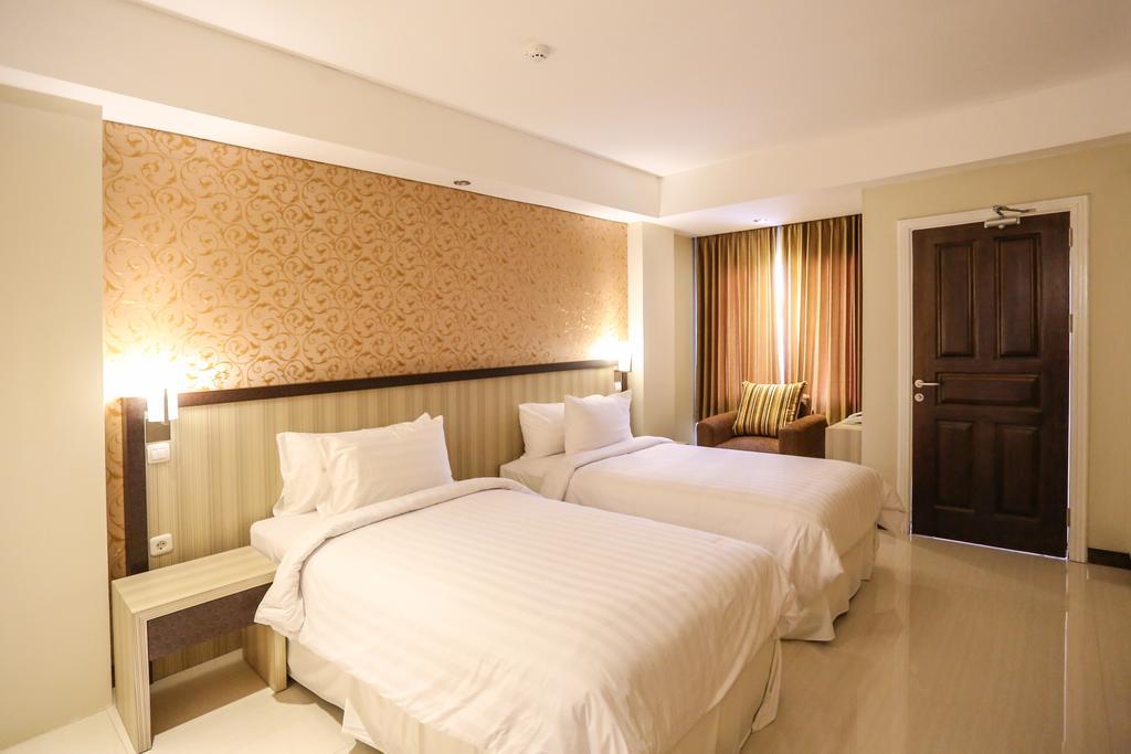 Sylvia Hotel Premier Kupang Kupang  Exteriör bild