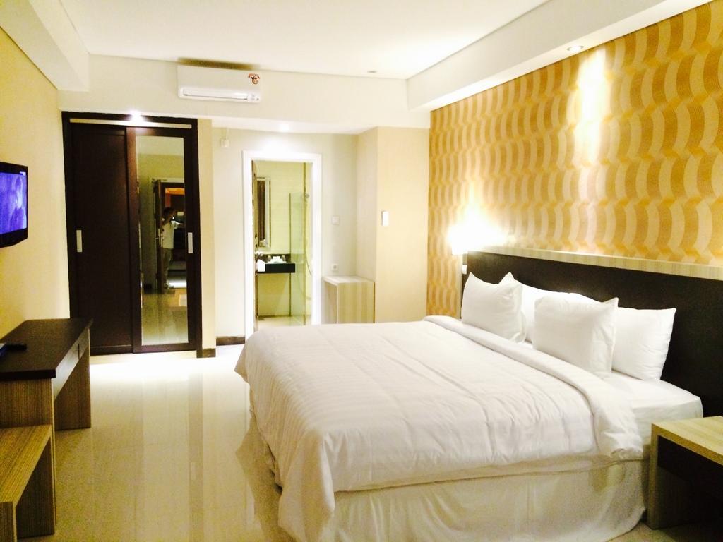 Sylvia Hotel Premier Kupang Kupang  Rum bild
