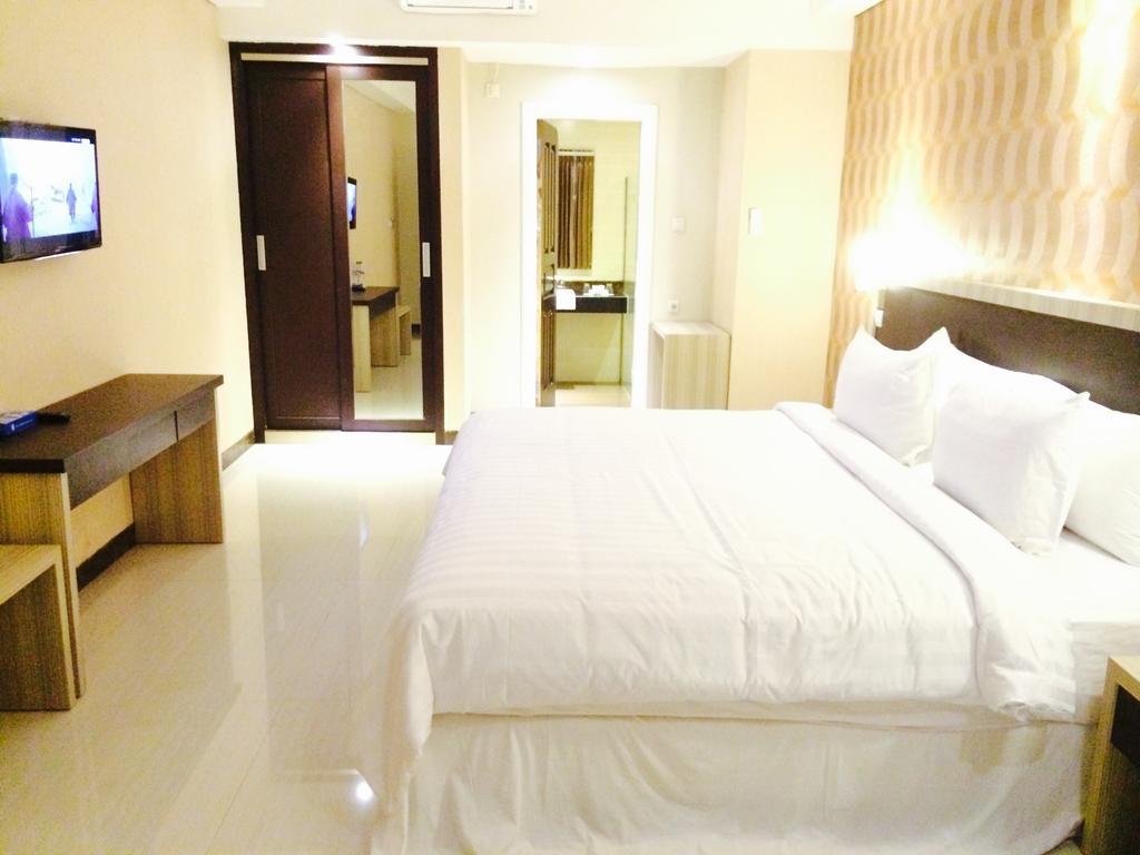 Sylvia Hotel Premier Kupang Kupang  Exteriör bild