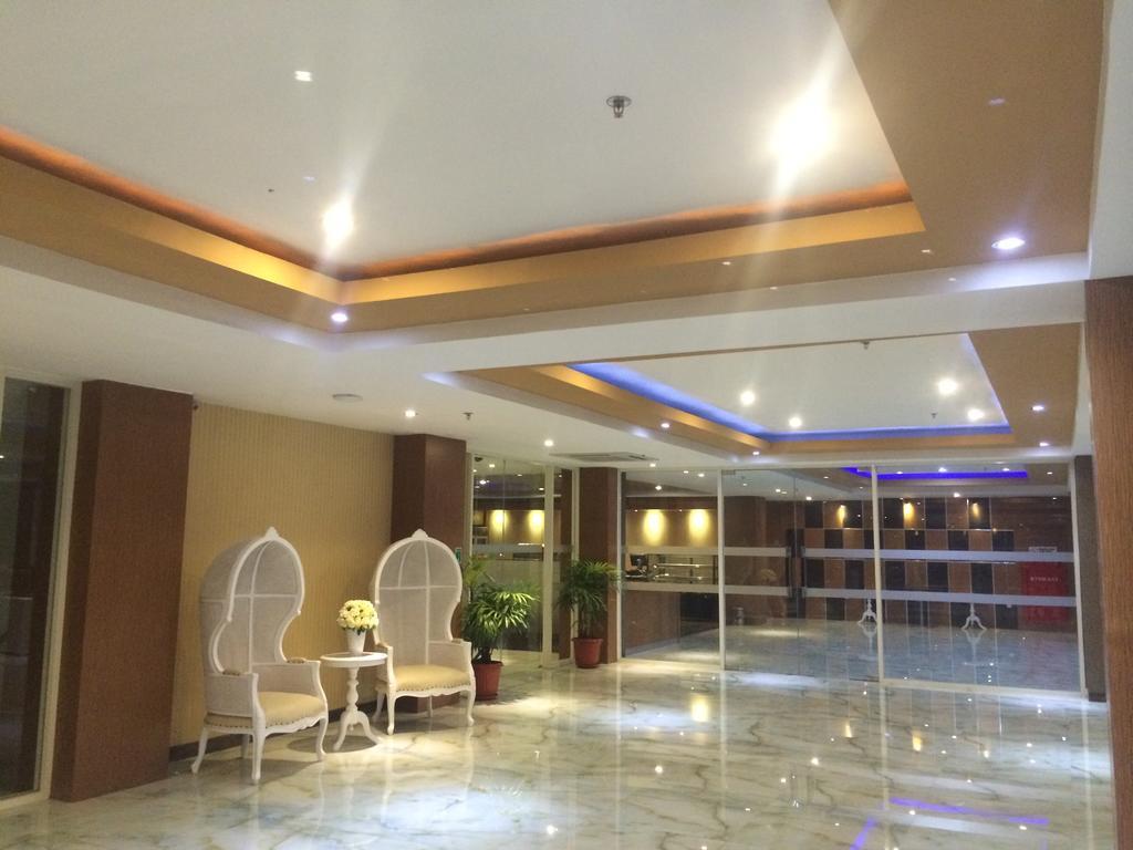Sylvia Hotel Premier Kupang Kupang  Exteriör bild