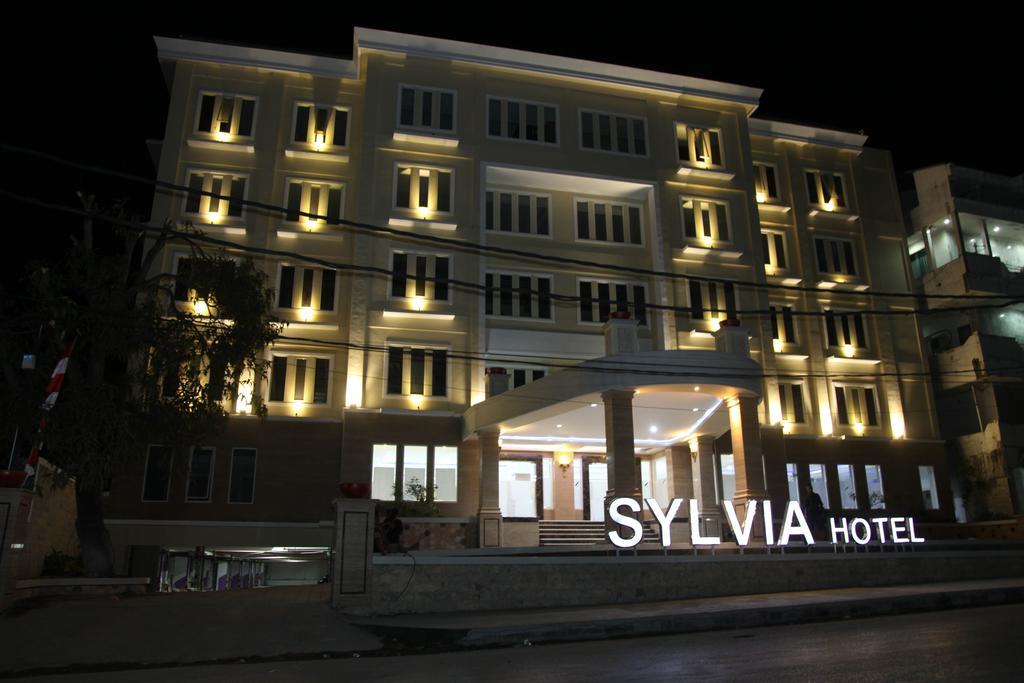 Sylvia Hotel Premier Kupang Kupang  Exteriör bild