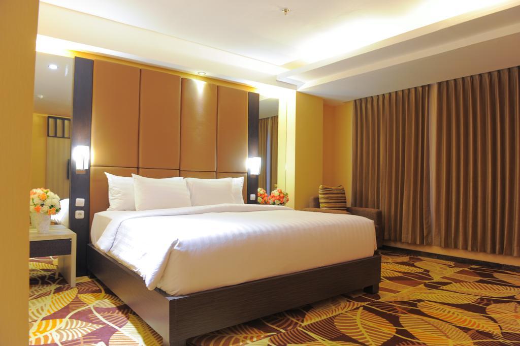 Sylvia Hotel Premier Kupang Kupang  Rum bild