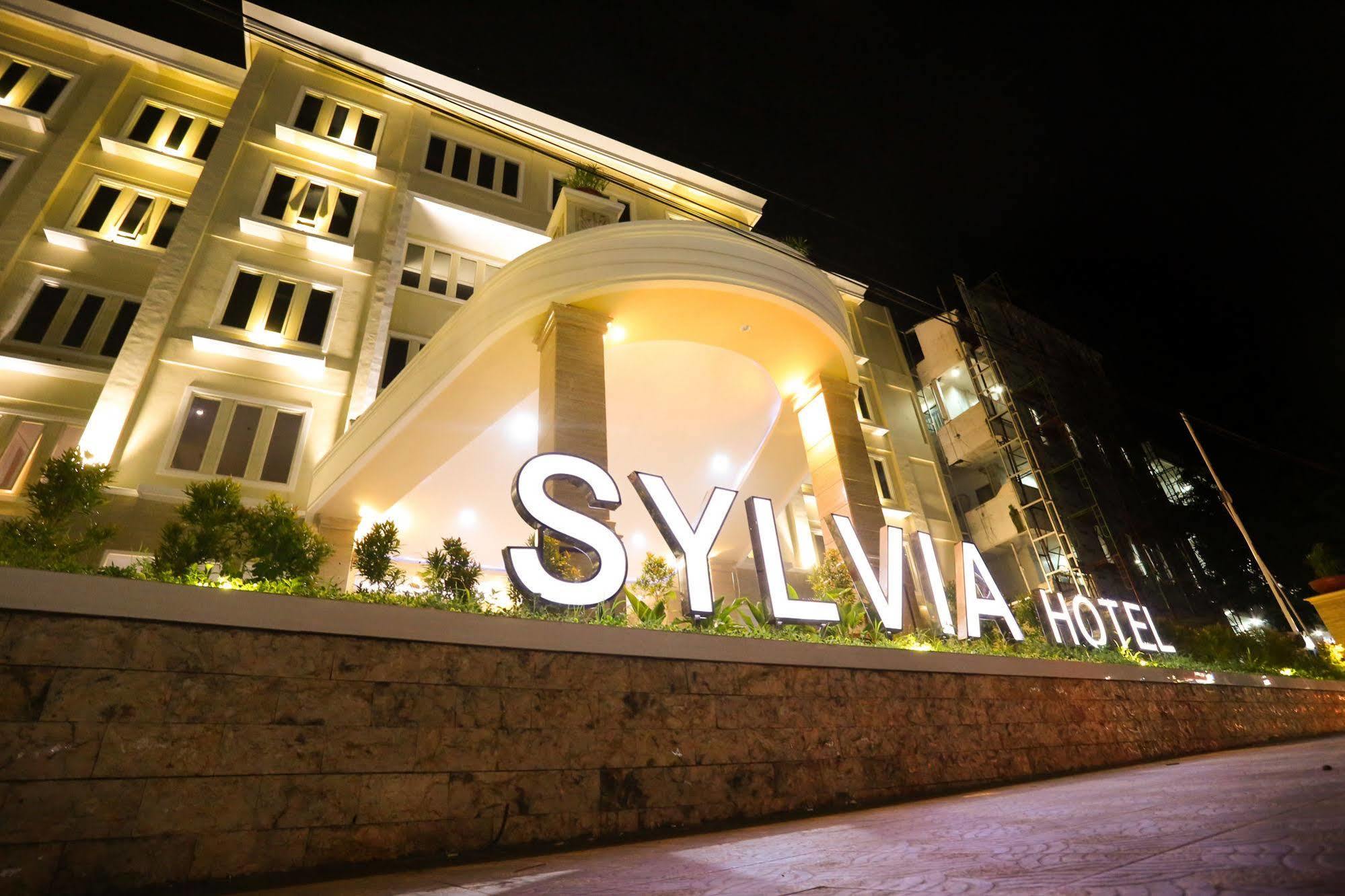 Sylvia Hotel Premier Kupang Kupang  Exteriör bild