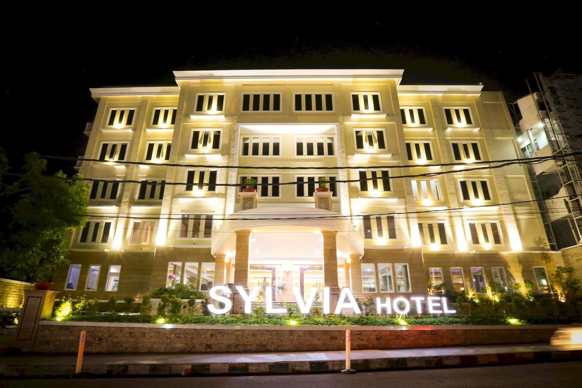 Sylvia Hotel Premier Kupang Kupang  Exteriör bild