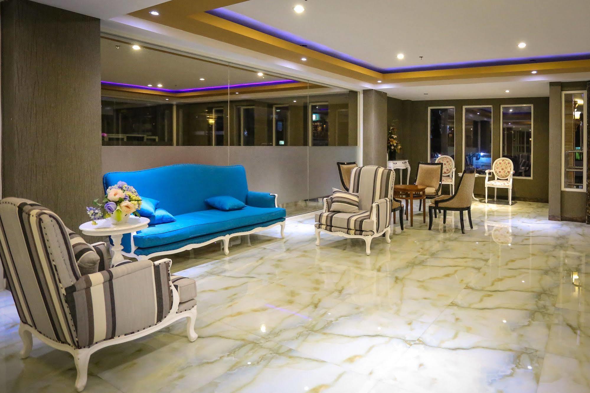 Sylvia Hotel Premier Kupang Kupang  Exteriör bild