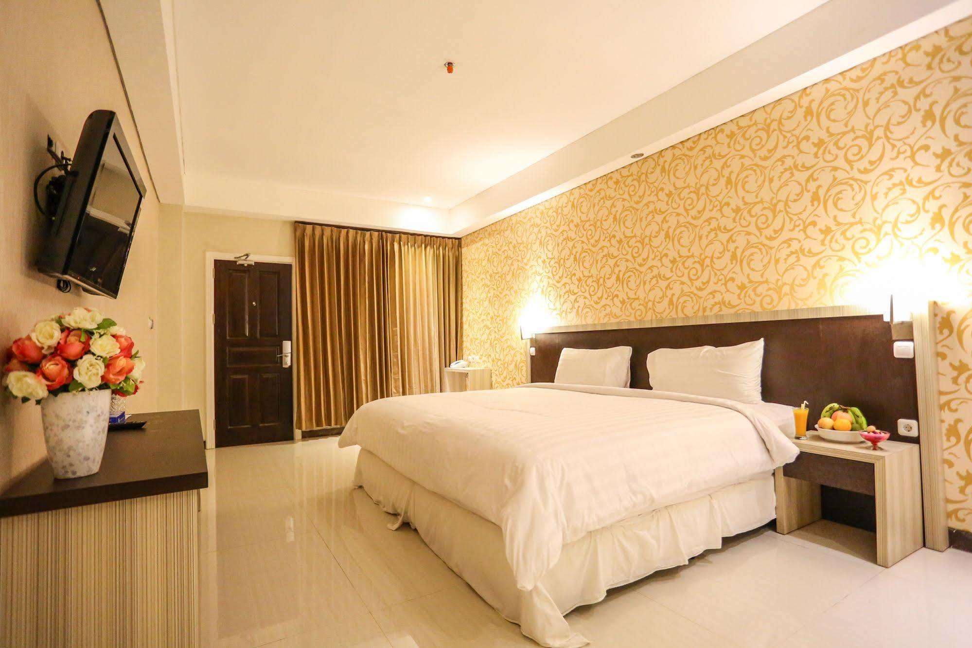 Sylvia Hotel Premier Kupang Kupang  Exteriör bild