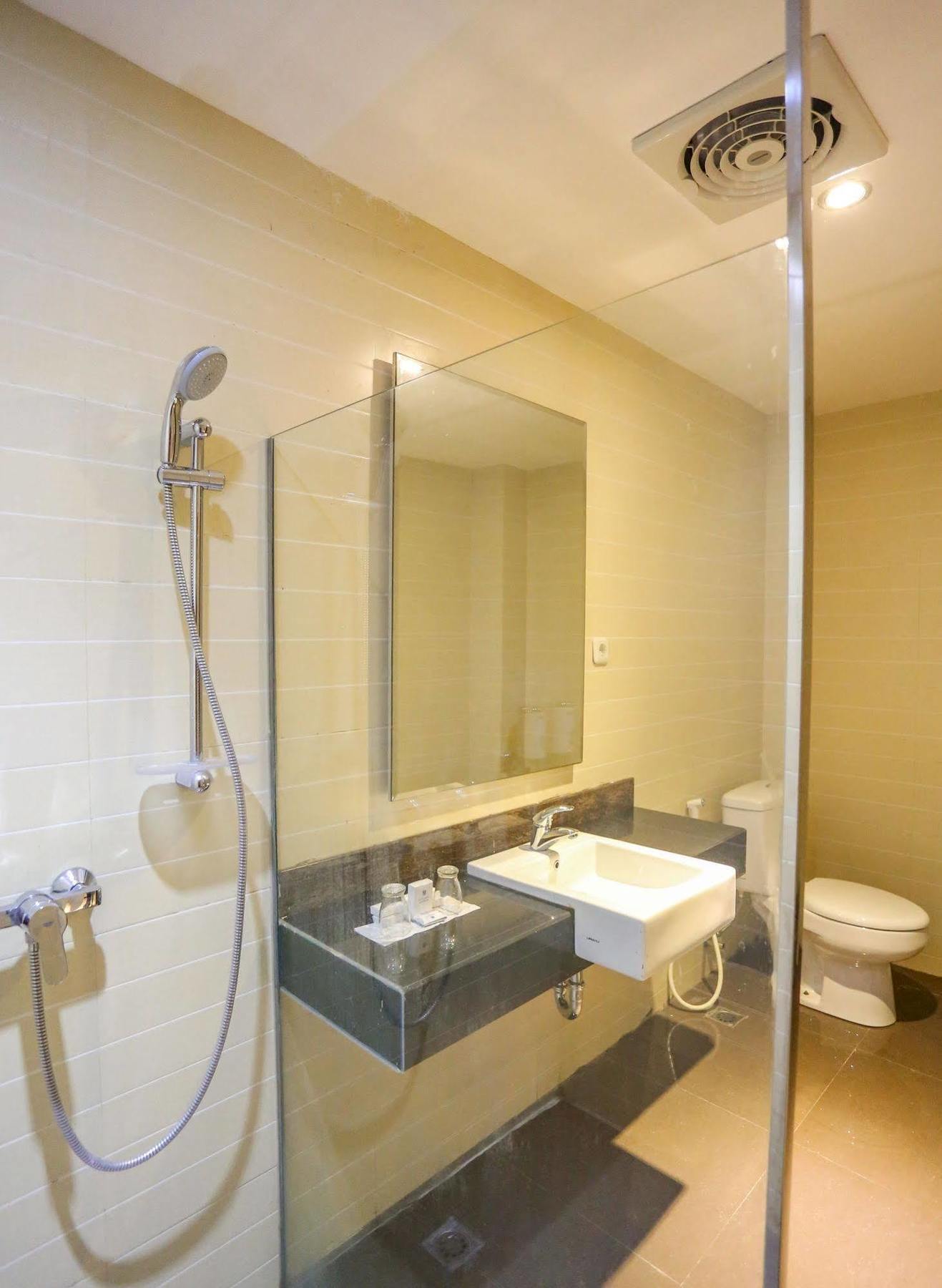 Sylvia Hotel Premier Kupang Kupang  Exteriör bild