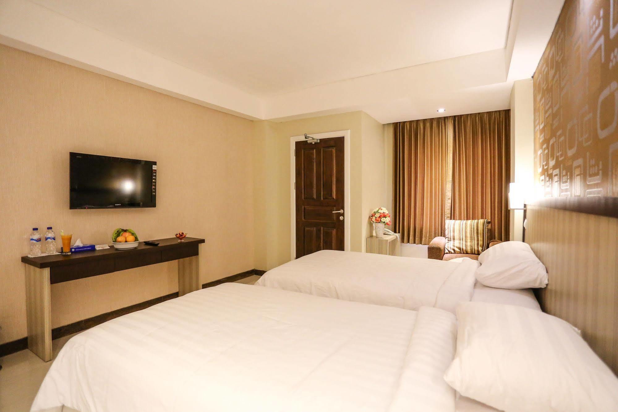 Sylvia Hotel Premier Kupang Kupang  Exteriör bild
