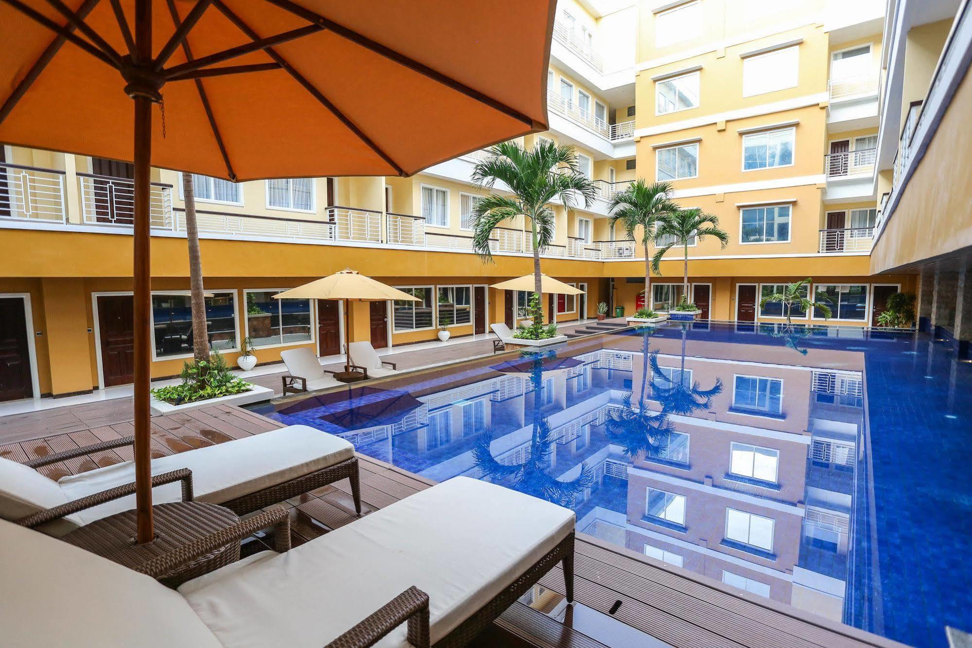 Sylvia Hotel Premier Kupang Kupang  Exteriör bild
