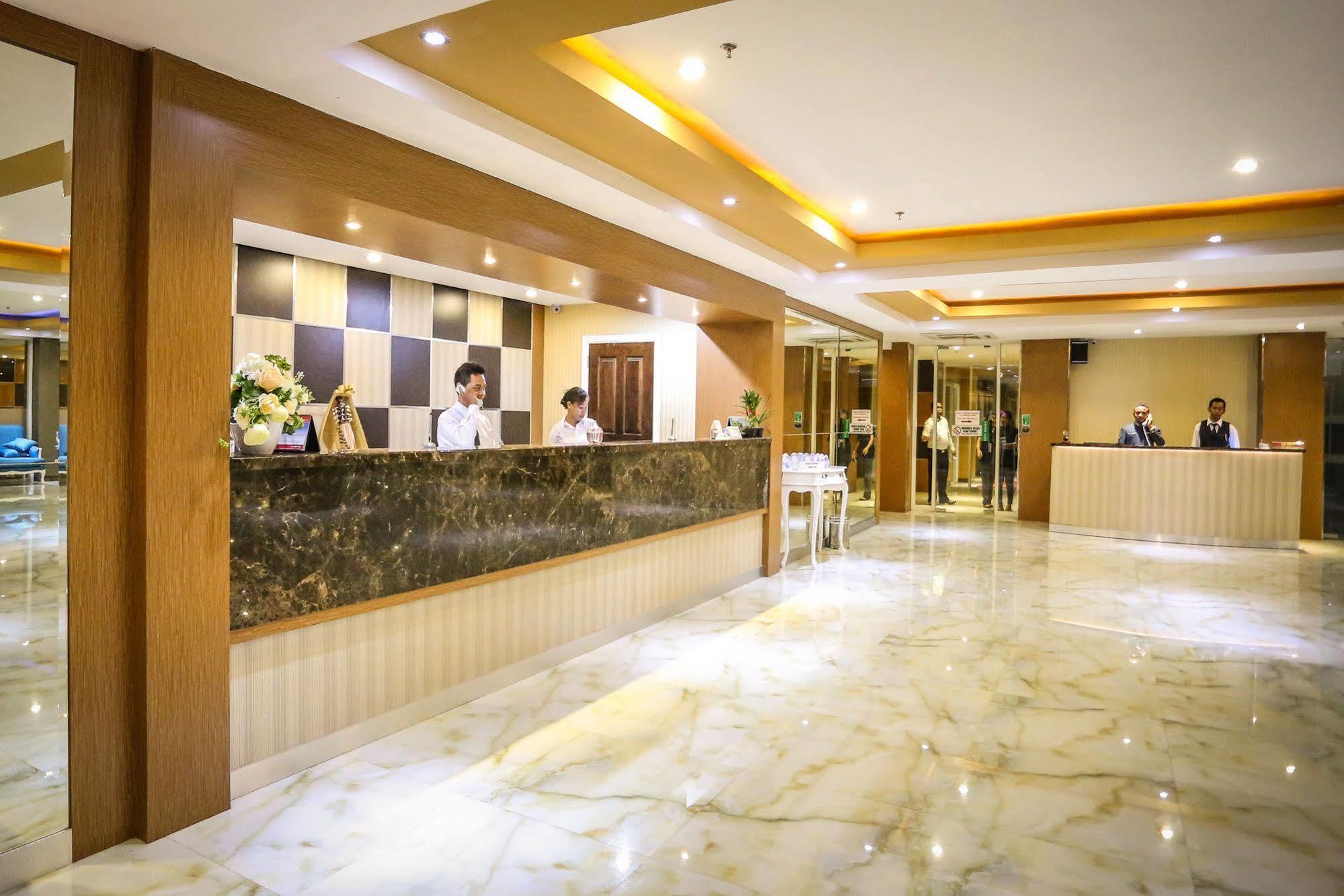 Sylvia Hotel Premier Kupang Kupang  Exteriör bild