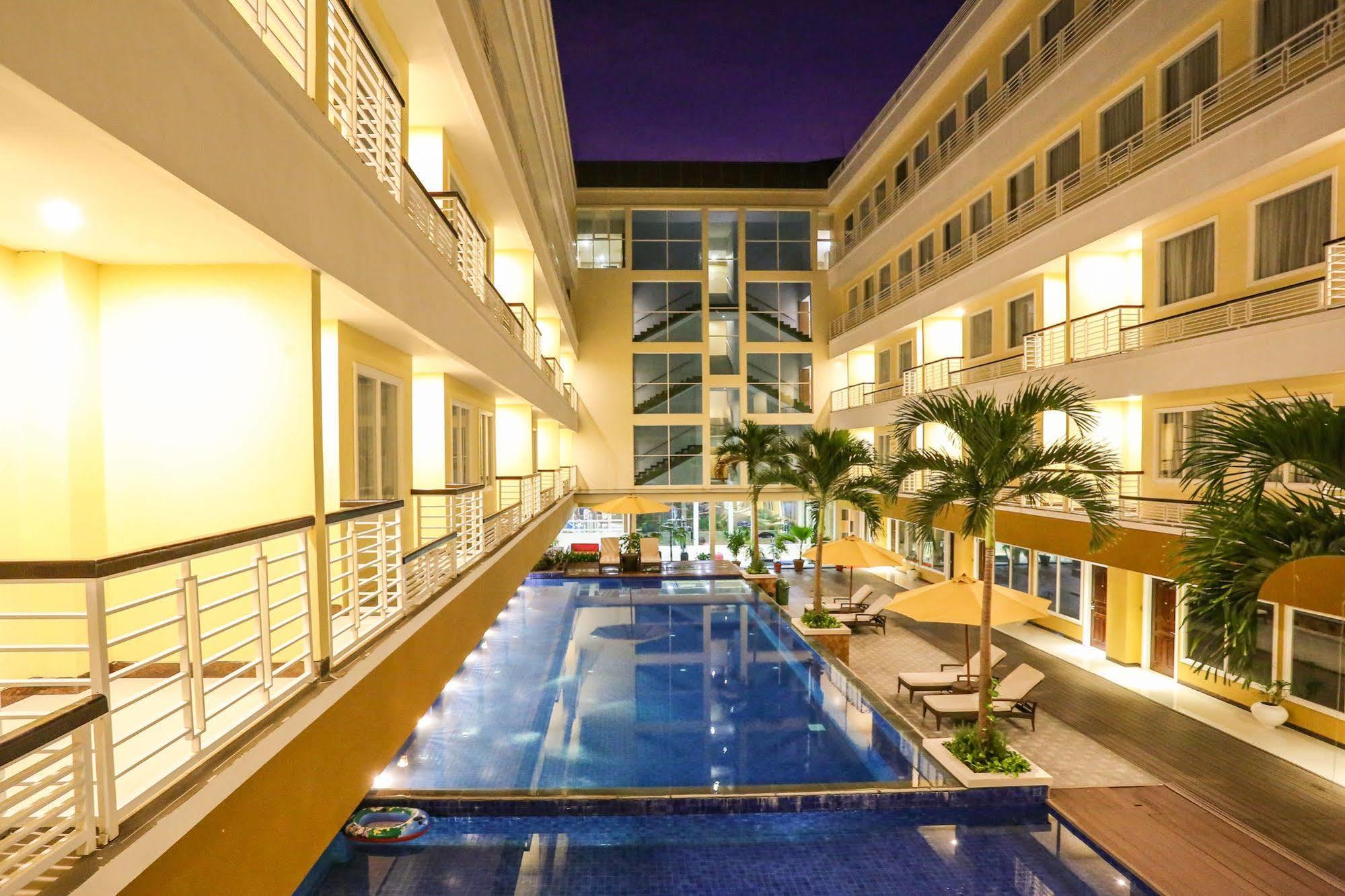 Sylvia Hotel Premier Kupang Kupang  Exteriör bild